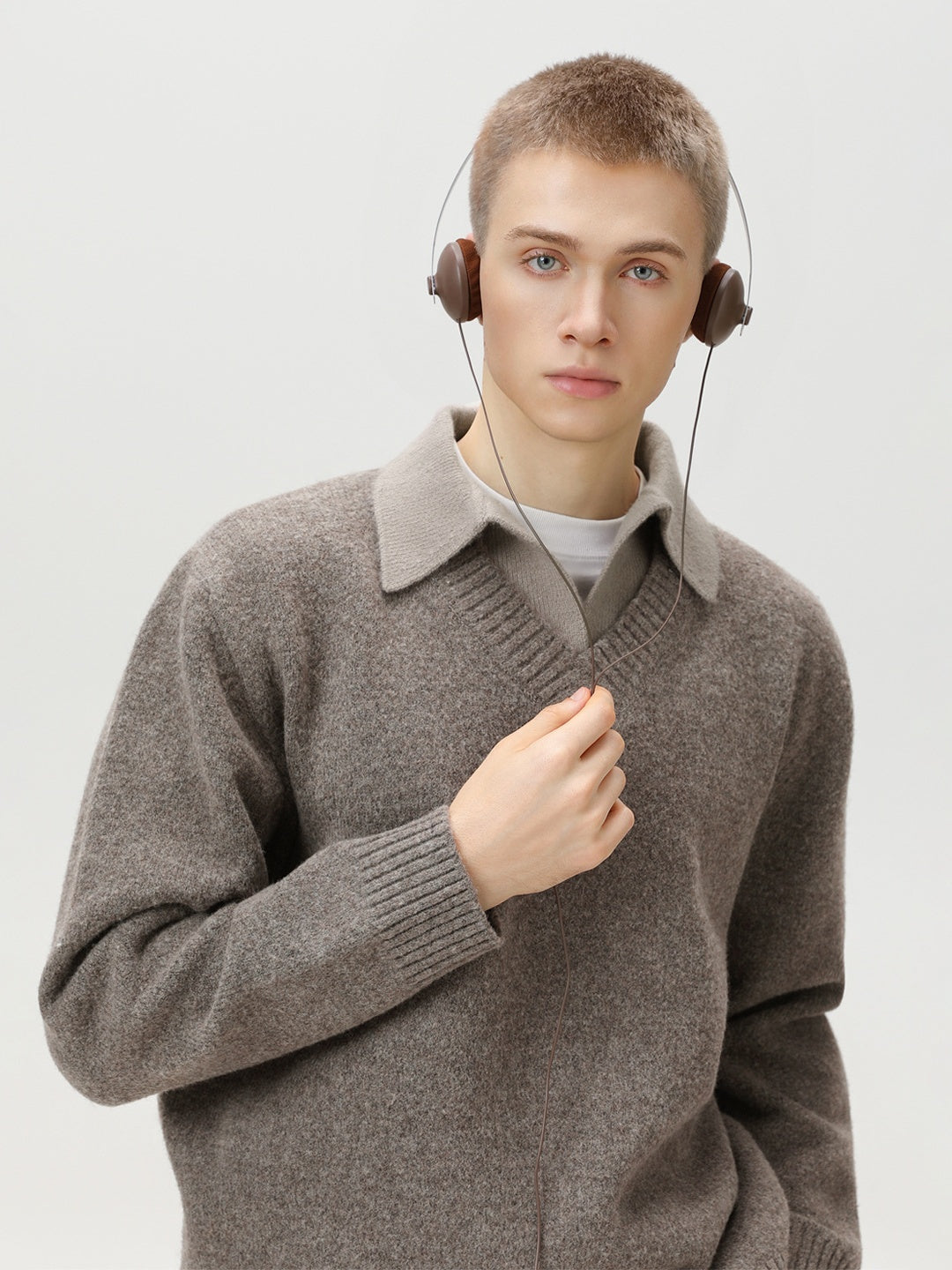 Fake two-piece lapel sweater